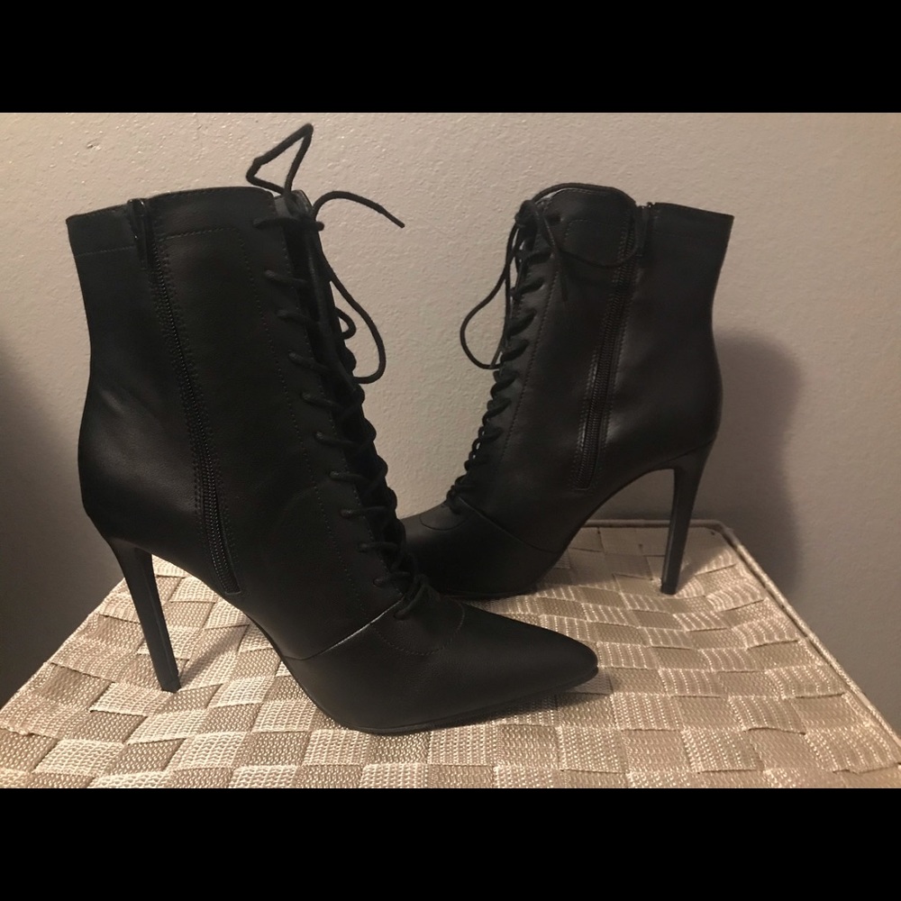 NEW FOREVER 21 BLACK BOOT HEELS